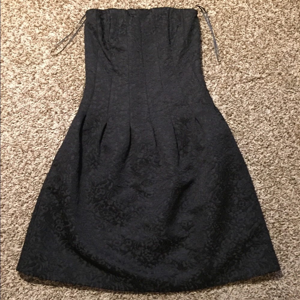 Strapless black Jacquard dress with POCKETS!